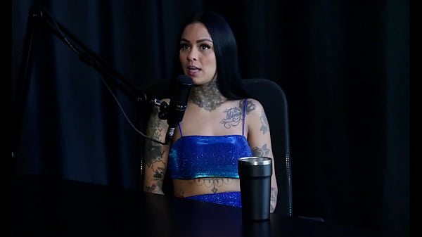 Ela faz um teste do sofá, não gosta quando o cliente tira o preservativo, pedem muito fetiche de chuva dourada e o dono da produtora tentou […] dela – Evelyn Buarque (SHEER/RED)