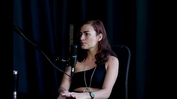 Só sentiu prazer com a primeira namorada, que engravidou em uma traição, foi arrasada em um relacionamento, e o casamento… – Kamilla Werneck (SHEER/RED)
