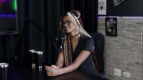 Demonstrou o seu gemido, o formato do pau interfere na sua posição sexual, se conseiderava emocionada, e muitos não aceitam o empoderamento – Naomi Campos (SHEER/RED)