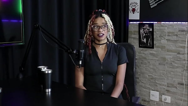 Ela explica como começou no pornô, criou uma fanfic por tesão, realizou uma dp e é questionadora de padrões – Naomi Campos (SHEER/RED)