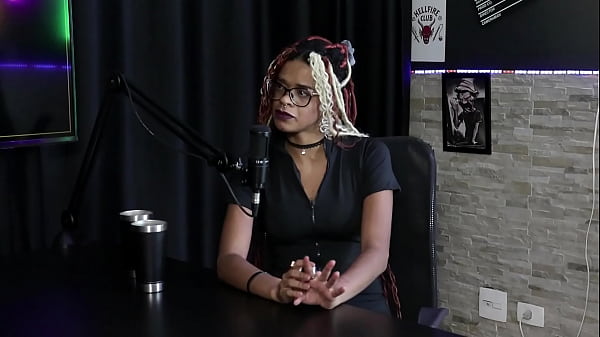 Falou sobre mulheres peludas, recebeu mensagens, tem os ataques na internet – Naomi Campos (SHEER/RED)