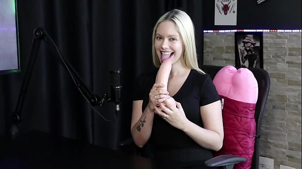 Loira safada demonstra o seu boquete e faz stripper, mostrando seus peitos e a buceta deliciosa – Vivian Lola (SHEER/RED)
