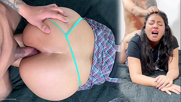 PRIMERA VEZ ANAL! – Sorpresa anal muy dolorosa con linda estudiante latina de 18 añitos.