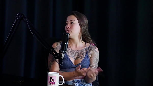 Tem um namorado que topa tudo pra gravar pornô, gosta do swing e foi convidada a entrar na criação – Flor de Damiana (SHEER/RED)